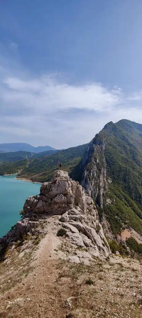 lake bovilla wandelen in albanie