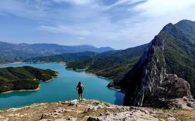 Wandelen in Albanië? Minimale inspanning & maximale uitzichten bij Lake Bovilla op Gamti Mountain