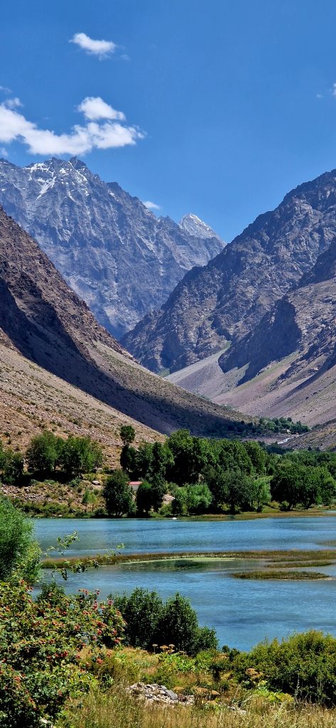 Jizev hike Tadzjikistan meer wandeling