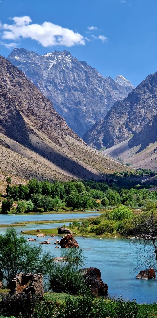 Jizev hike Tadzjikistan meer wandeling
