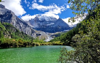 China | Yading Nature Reserve: het ultragroene Pearl Lake + de bijzondere Chonggu tempel